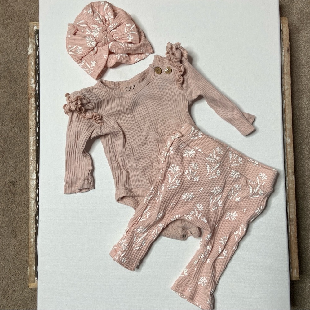Pink Floral Baby Outfit Set Rachel Zoe 0-3 months